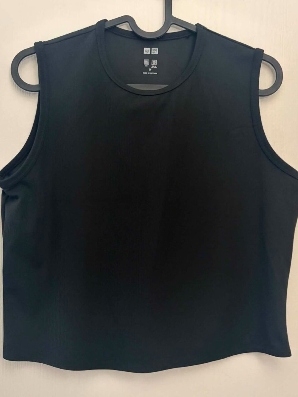 Uniqlo AIRism Black Cropped Tank Top size M NWOT